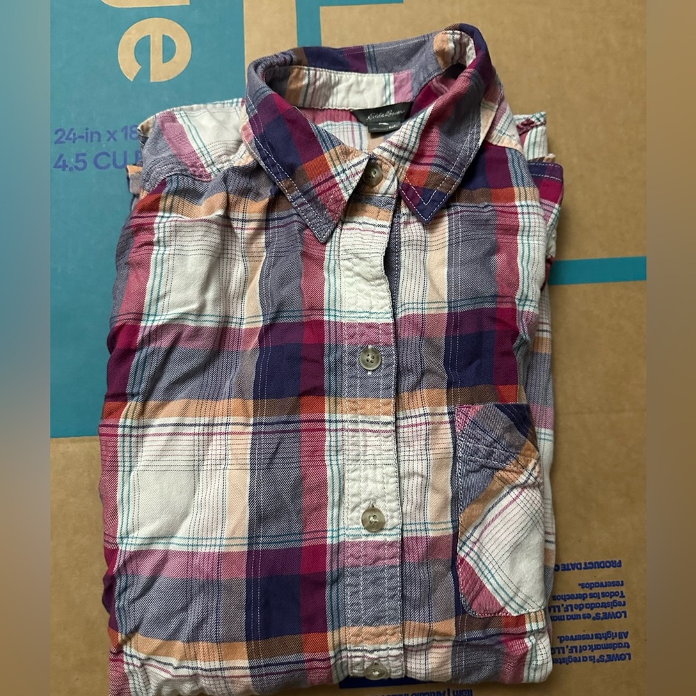 Eddie Bauer Multicolored Plaid Button Up Shirt. Size Medium Women